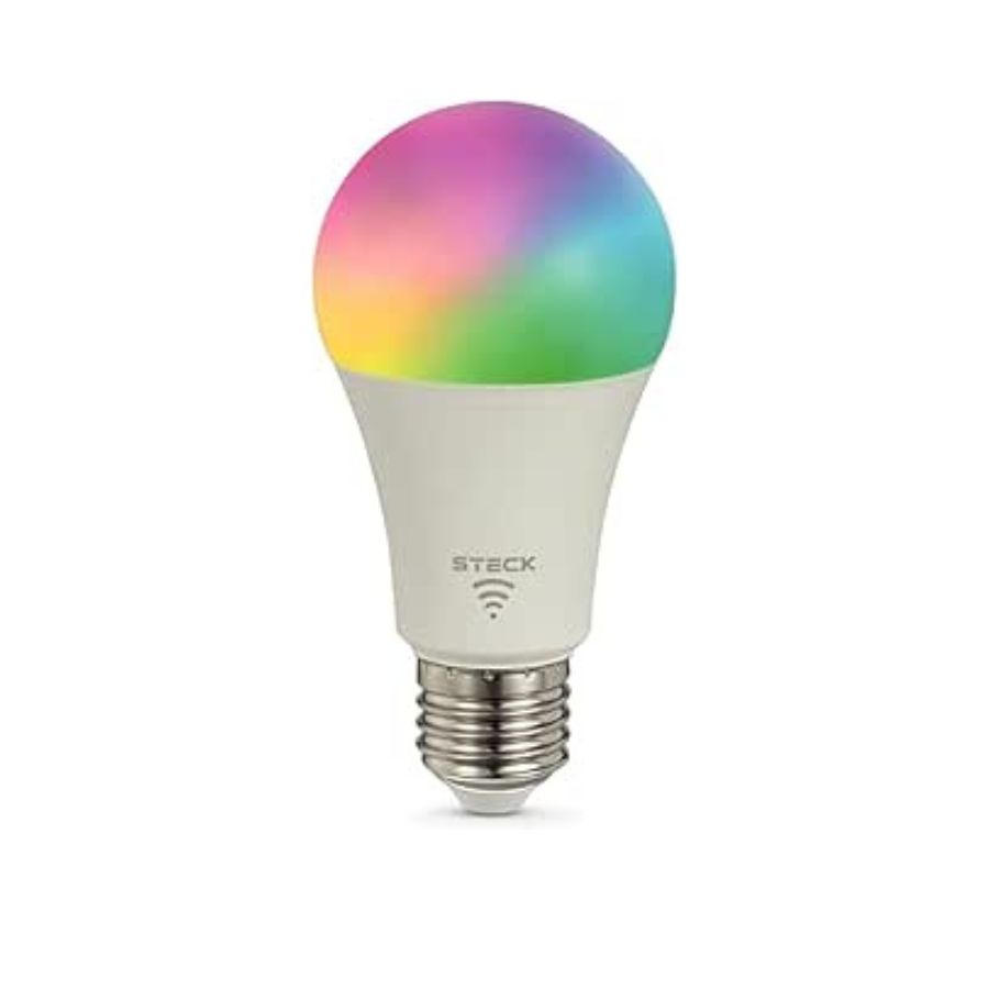 Lâmpada inteligente Steck SLAMP1 12W RGB+ instalada em sala ampla